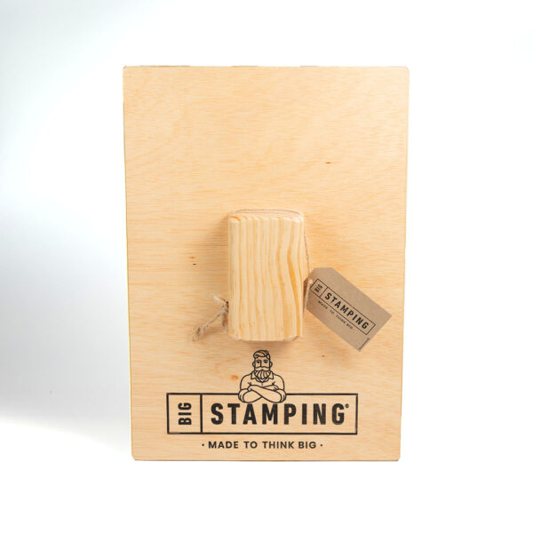 Imagen de la madera principal del Sello talla XXL de BigStamping. El sello incluido en el Gran Mega Stamping Kit