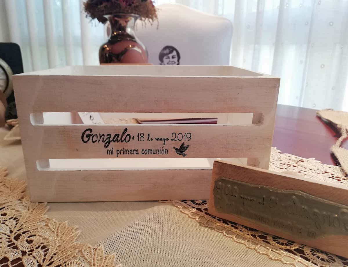 Personalized communion gift box with BigStamping seal