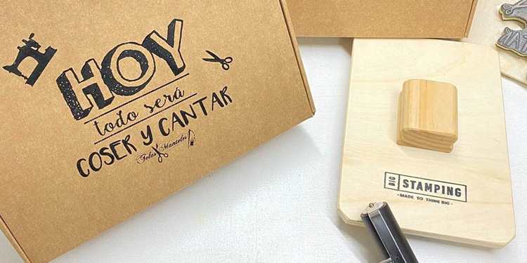 Personalizar caixas de papelão com BigStamping é costurar e cantar